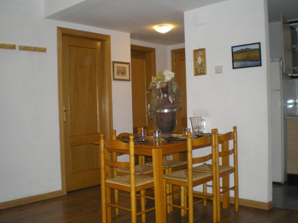 Apartamentos Turisticos Reyes Catolicos Σαραγόσα Δωμάτιο φωτογραφία